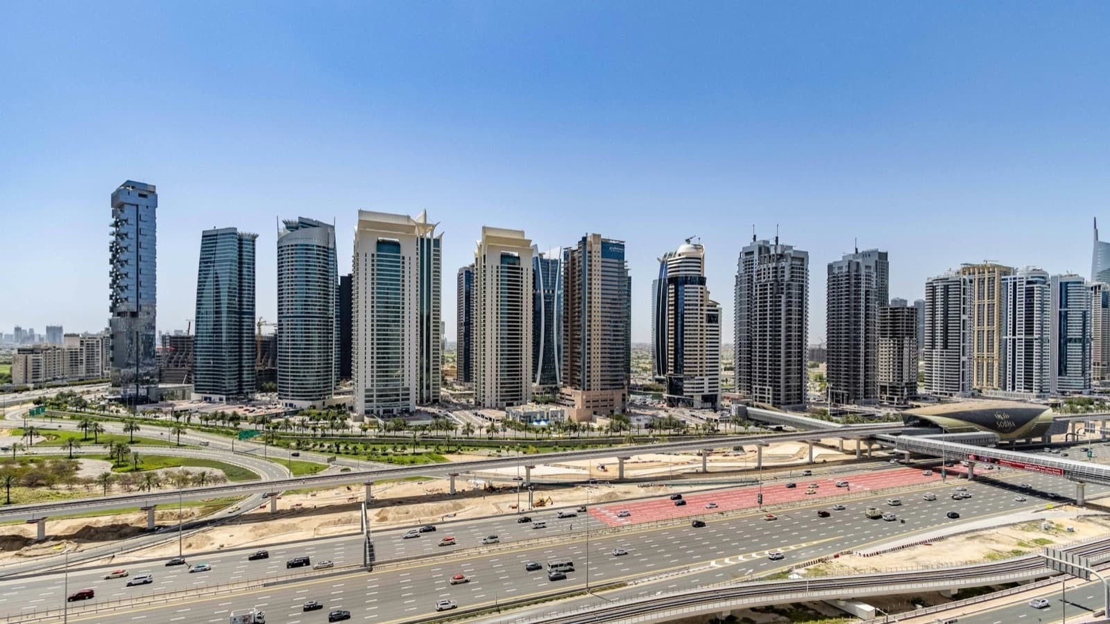 Jumeirah Lake Towers (JLT) — distressed-property landscape